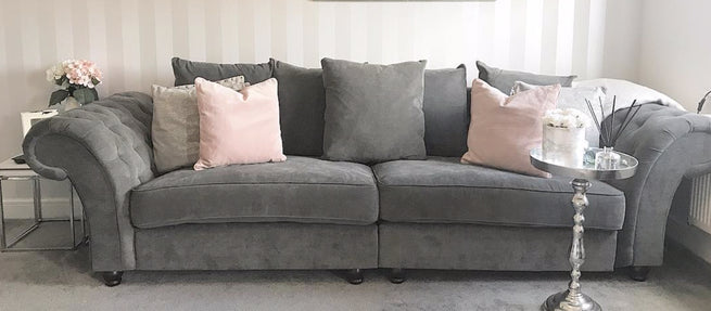 3 Ways to Match your Sofa with Your Xmas Decor